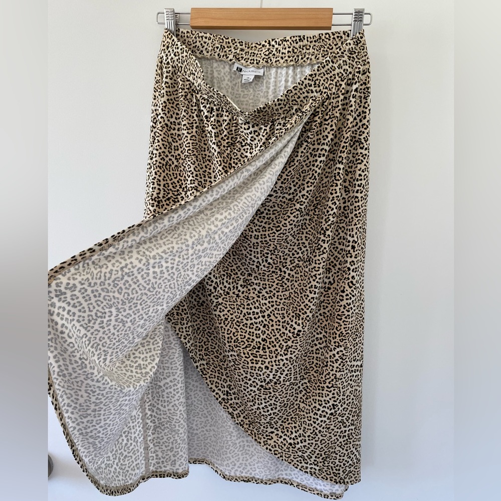 Front split, animal print casual midi high low skirt. - Picture 2 of 5